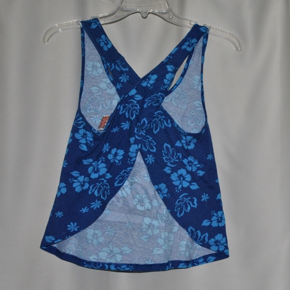 Aloha Cropped Tank - Picture 2 of 3